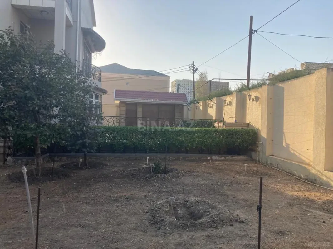 Satılır 5 otaqlı həyət evi 330 m²