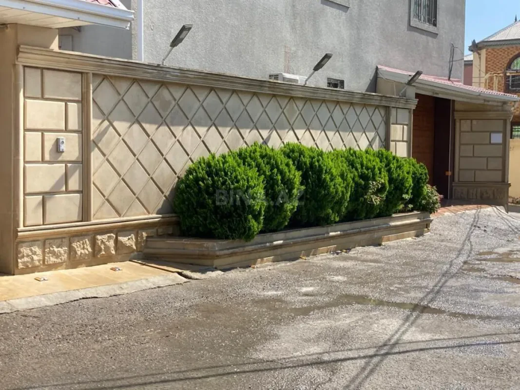 Satılır 5 otaqlı həyət evi 330 m²