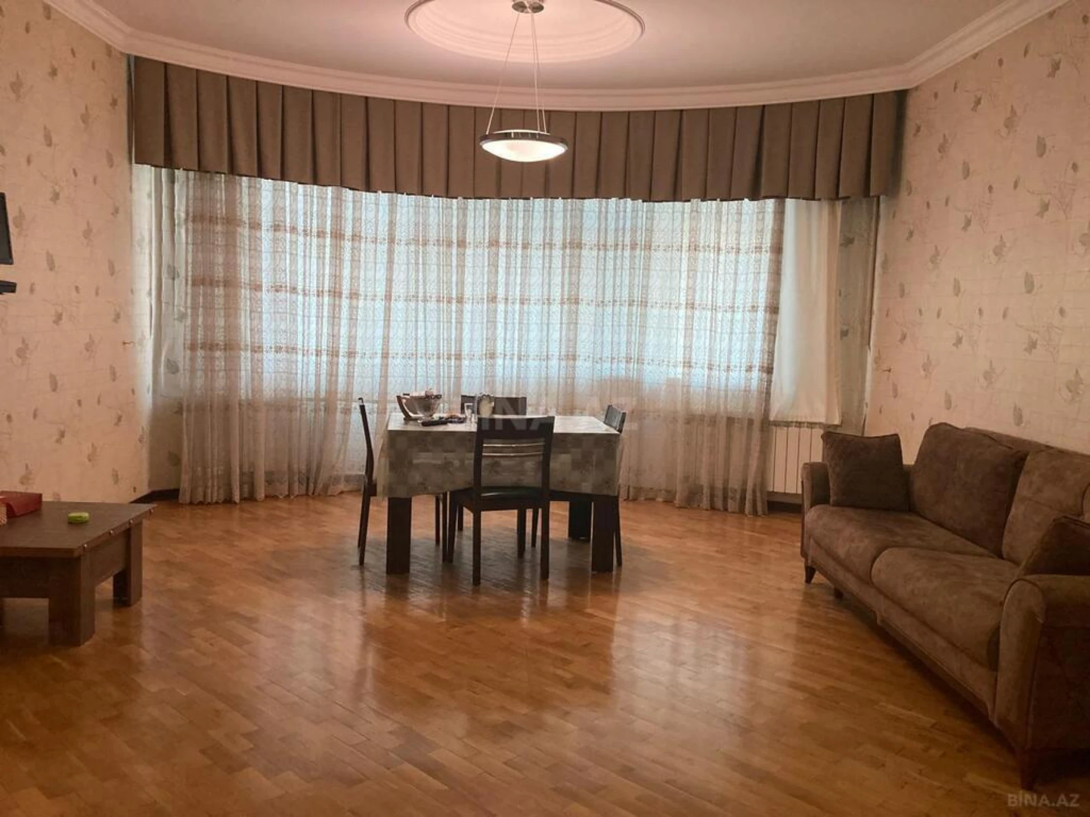 Satılır 5 otaqlı həyət evi 330 m²