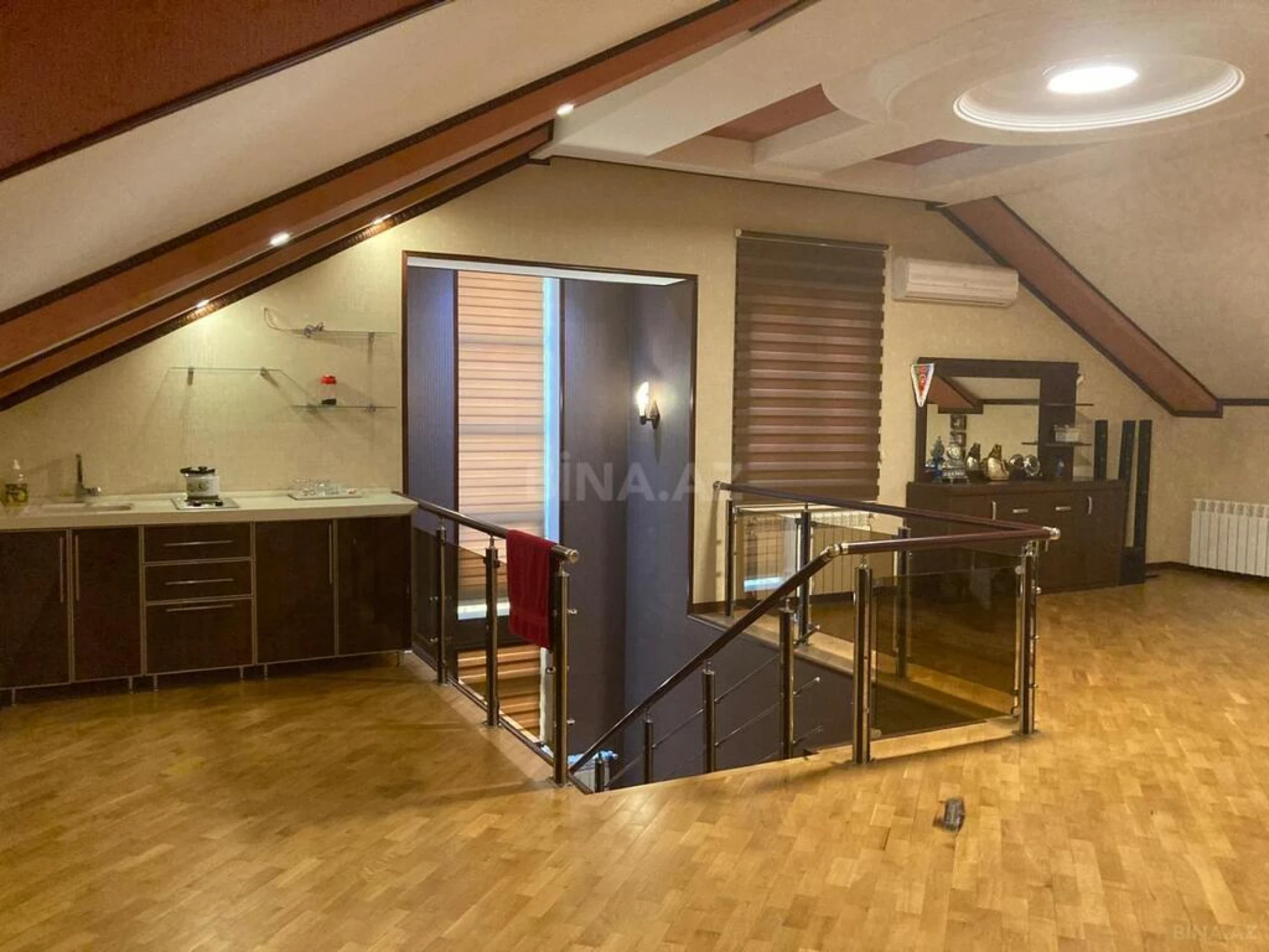 Satılır 5 otaqlı həyət evi 330 m²