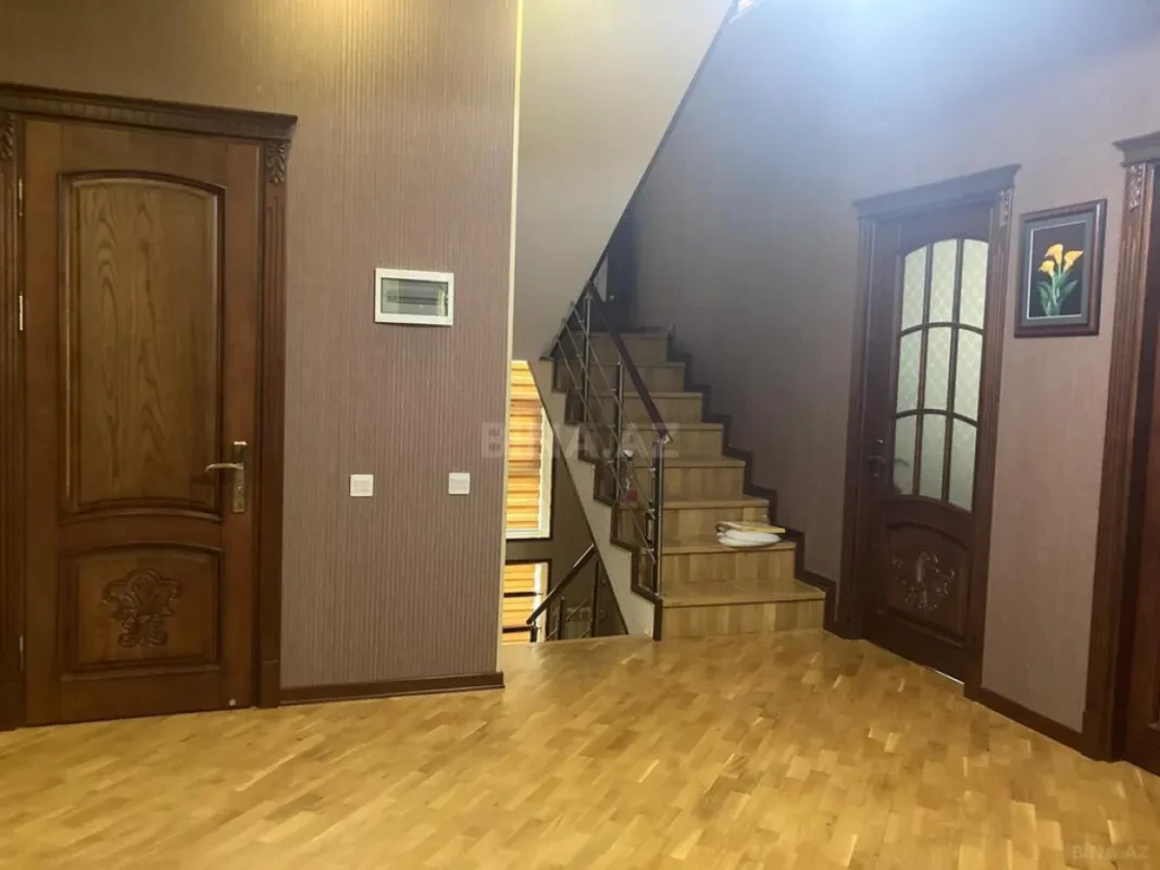 Satılır 5 otaqlı həyət evi 330 m²