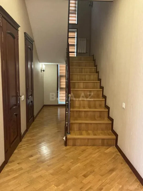 Satılır 5 otaqlı həyət evi 330 m²