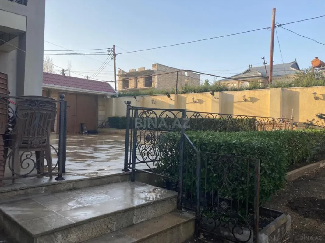 Satılır 5 otaqlı həyət evi 330 m²