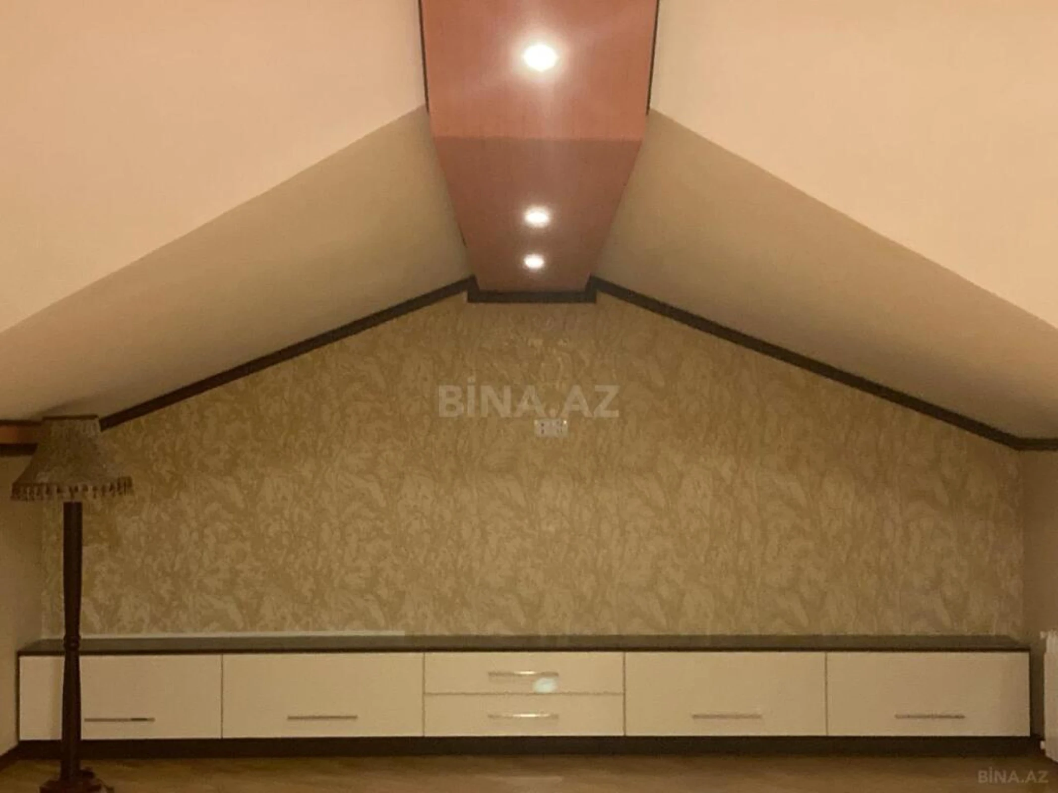 Satılır 5 otaqlı həyət evi 330 m²