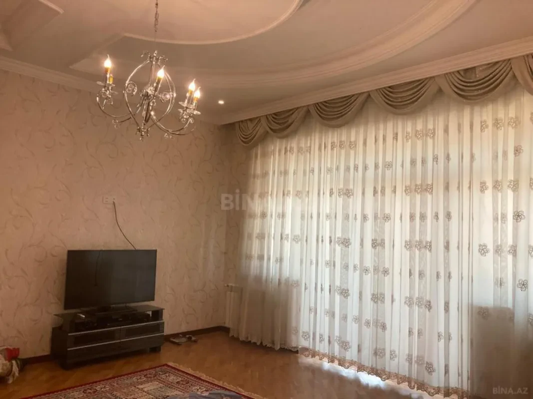 Satılır 5 otaqlı həyət evi 330 m²