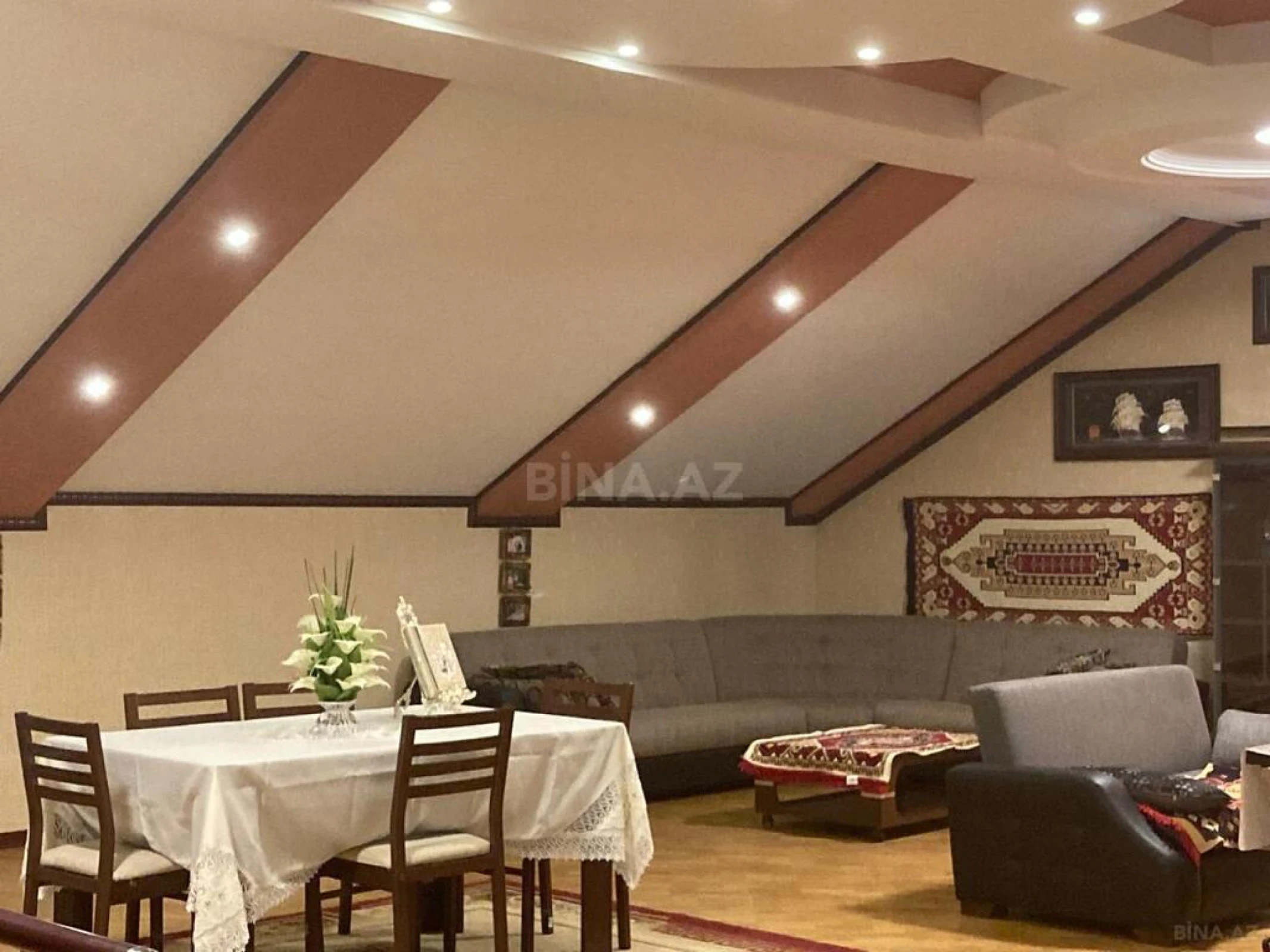 Satılır 5 otaqlı həyət evi 330 m²
