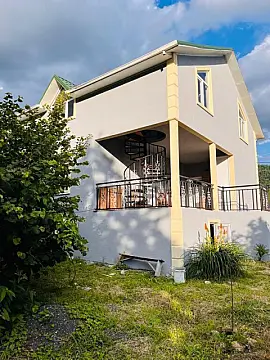 Kirayə verilir 4 otaqlı həyət evi 120 m² — Qax 4 otaq 120.00 m²