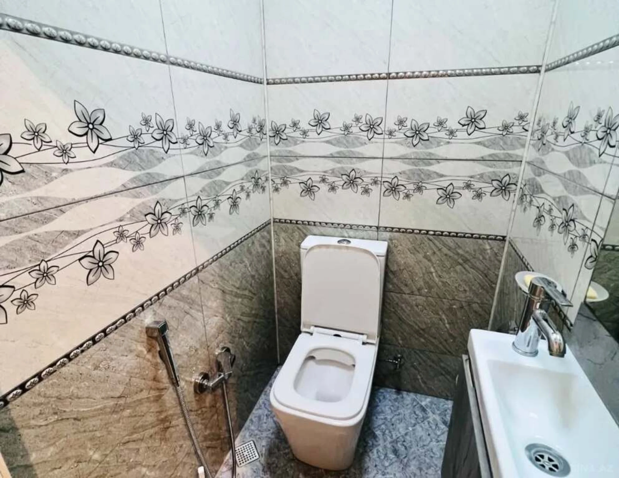 Satılır 3 otaqlı mənzil 95.4 m²