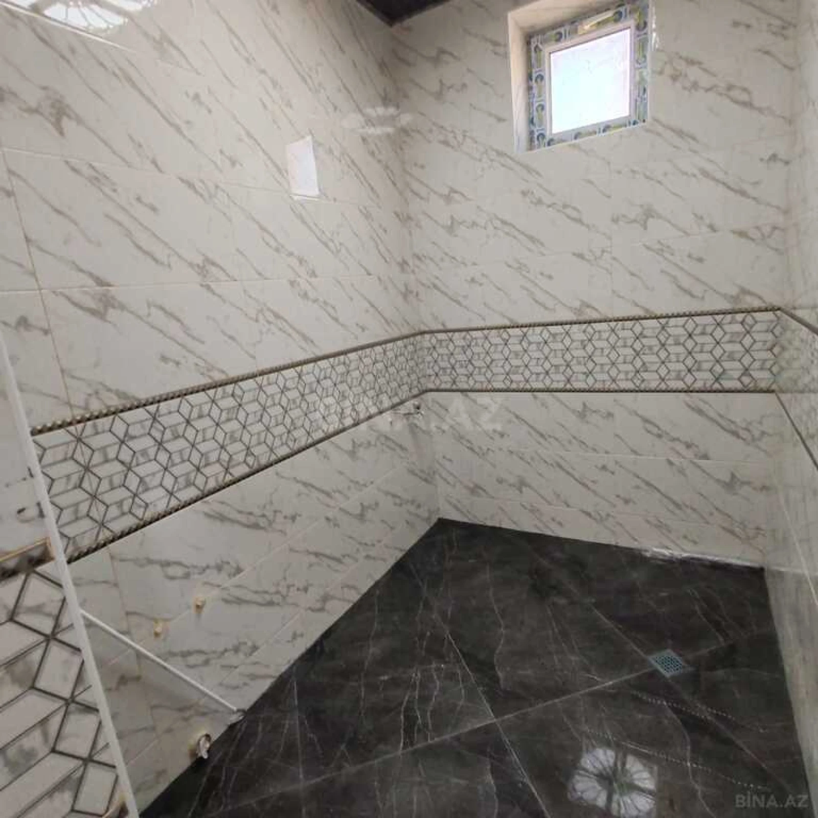 Satılır 4 otaqlı həyət evi 180 m²