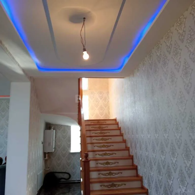Satılır 5 otaqlı həyət evi 220 m²