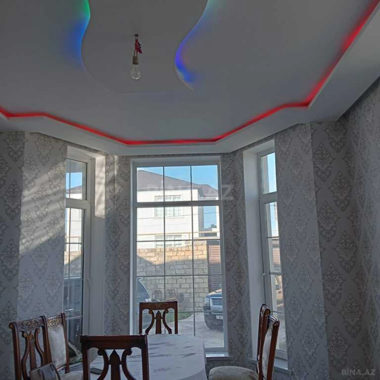 Satılır 5 otaqlı həyət evi 220 m²