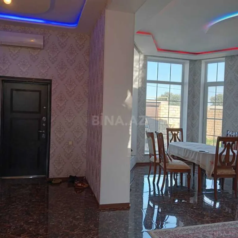 Satılır 5 otaqlı həyət evi 220 m²