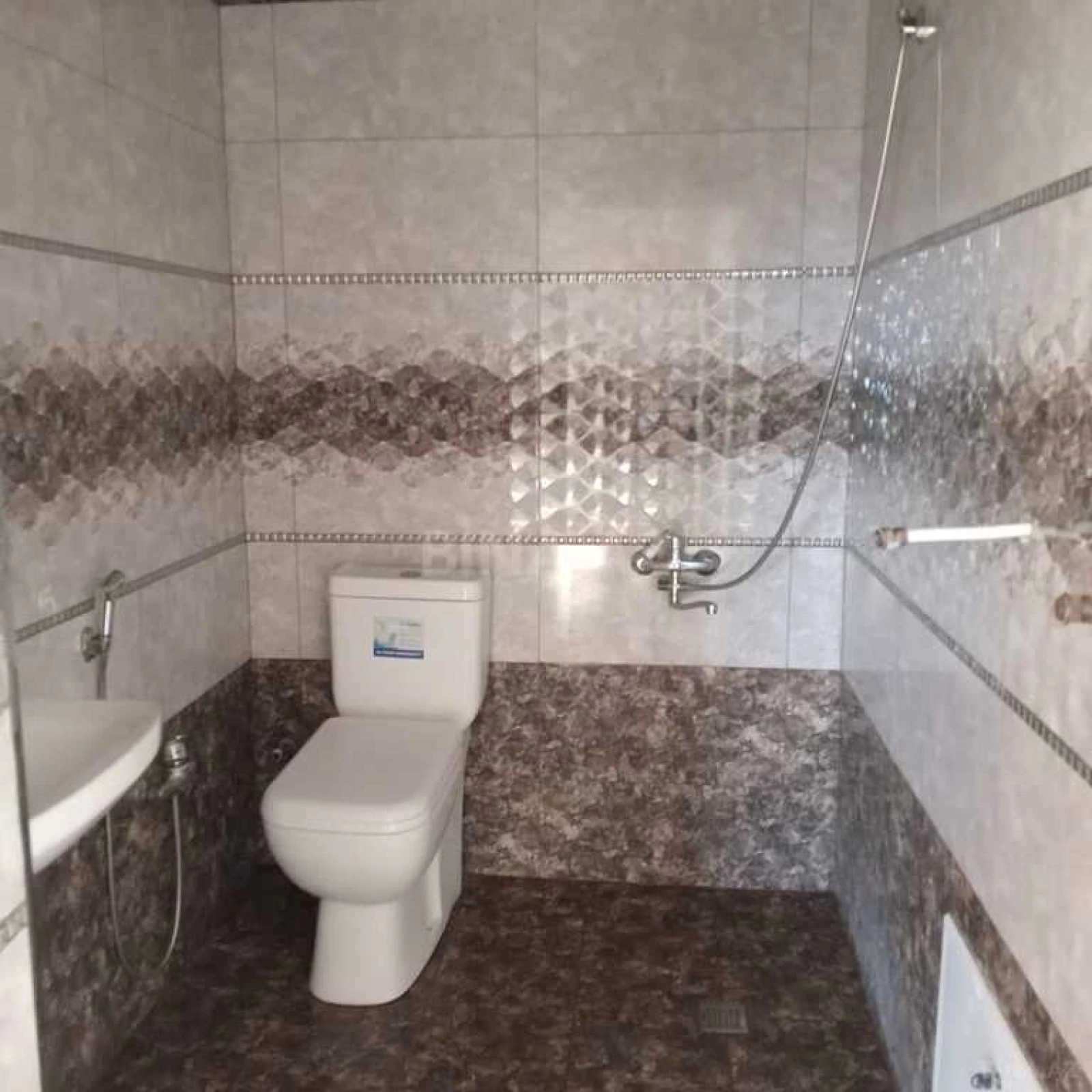 Satılır 5 otaqlı həyət evi 220 m²