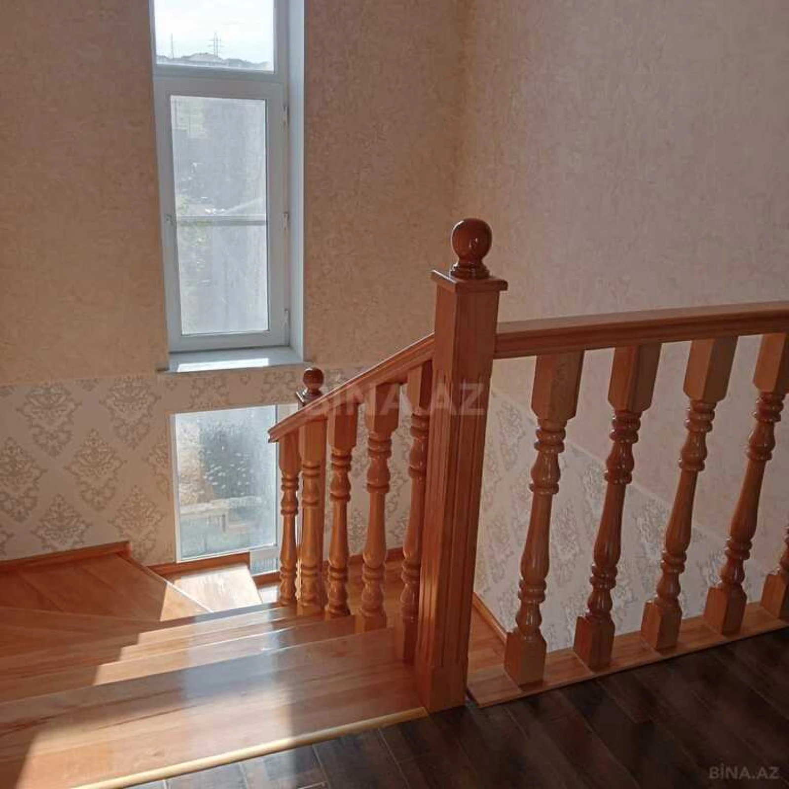 Satılır 5 otaqlı həyət evi 220 m²