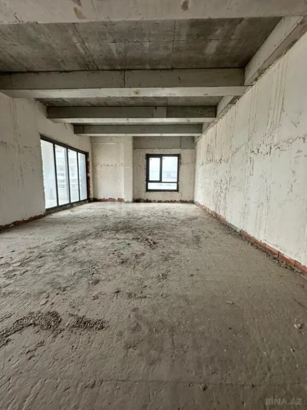 Satılır 5 otaqlı mənzil 324 m²