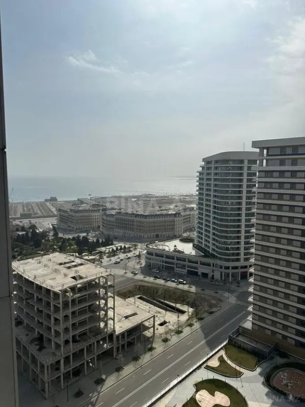 Satılır 5 otaqlı mənzil 324 m²