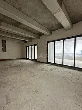 Satılır 5 otaqlı mənzil 324 m²