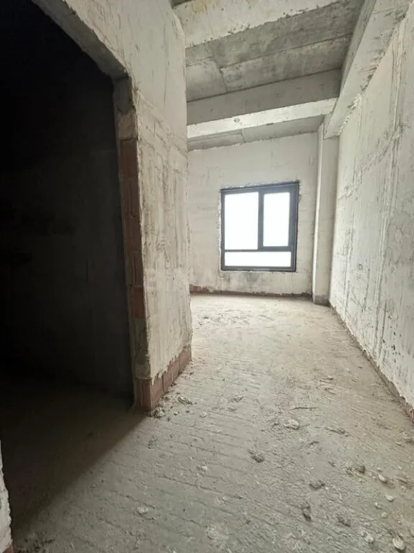 Satılır 5 otaqlı mənzil 324 m²