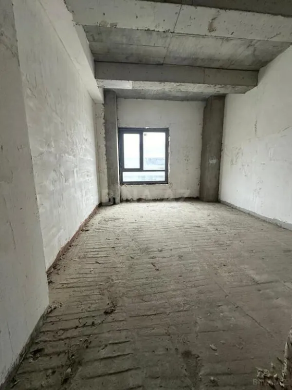 Satılır 5 otaqlı mənzil 324 m²