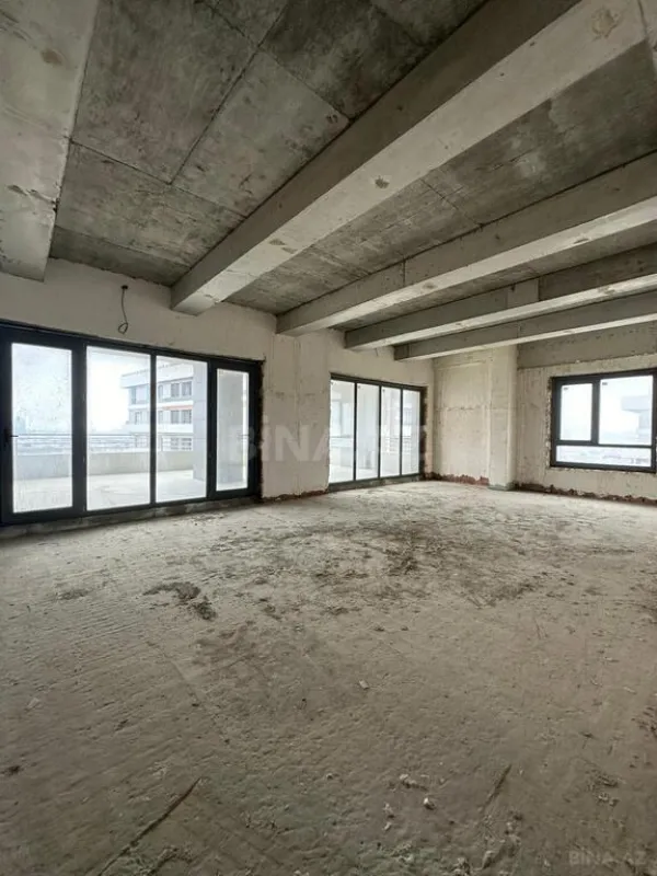 Satılır 5 otaqlı mənzil 324 m²