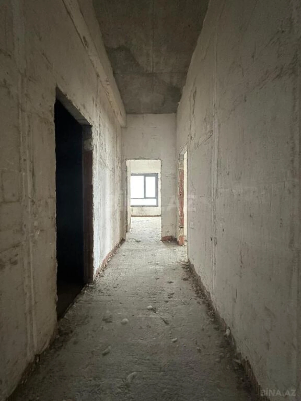 Satılır 5 otaqlı mənzil 324 m²