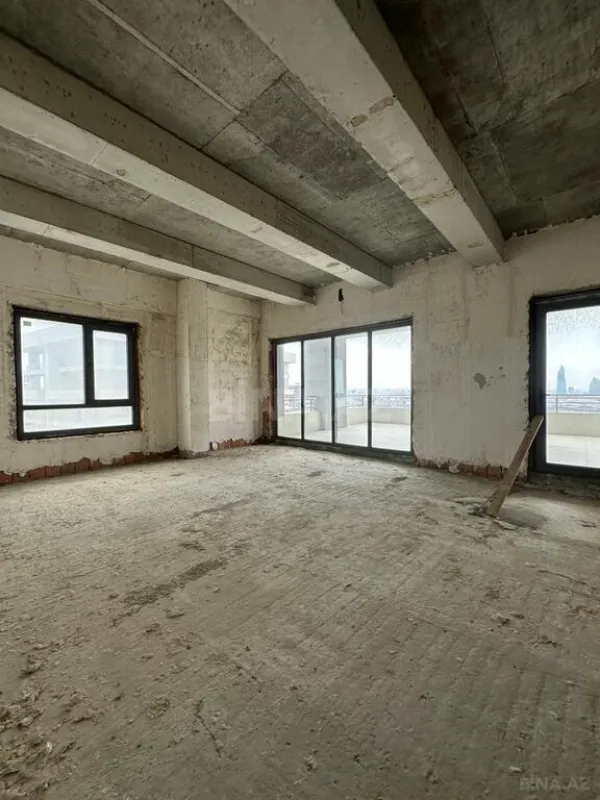 Satılır 5 otaqlı mənzil 324 m²