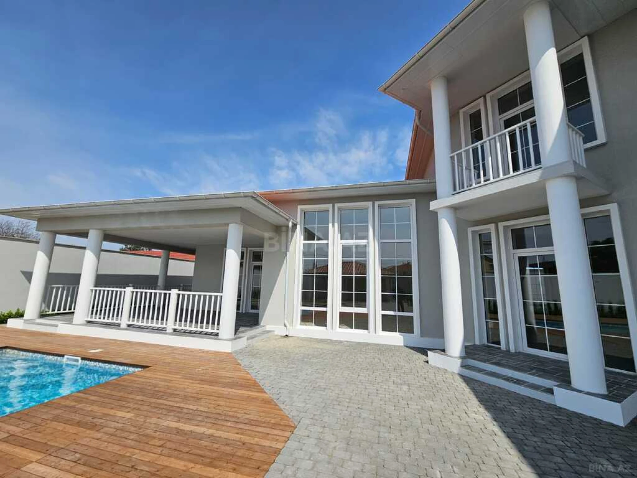 Satılır 7 otaqlı həyət evi 350 m²