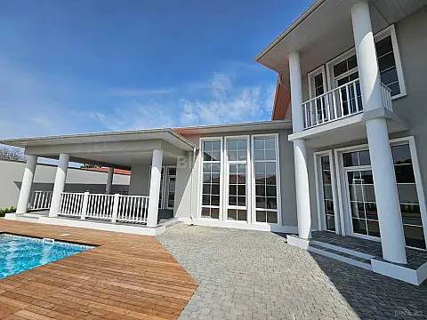 Satılır 7 otaqlı həyət evi 350 m²