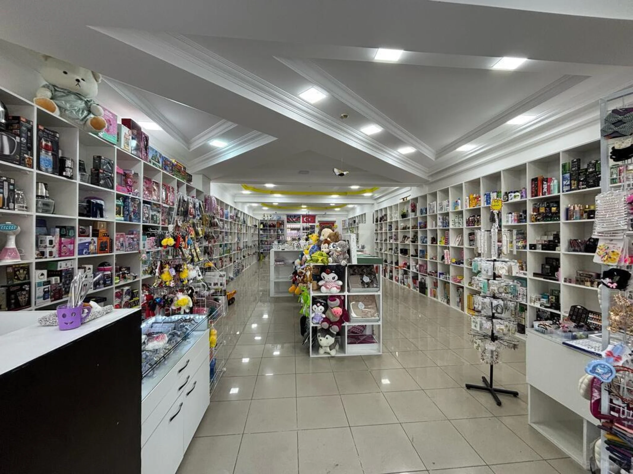 Satılır obyekt 130 m²