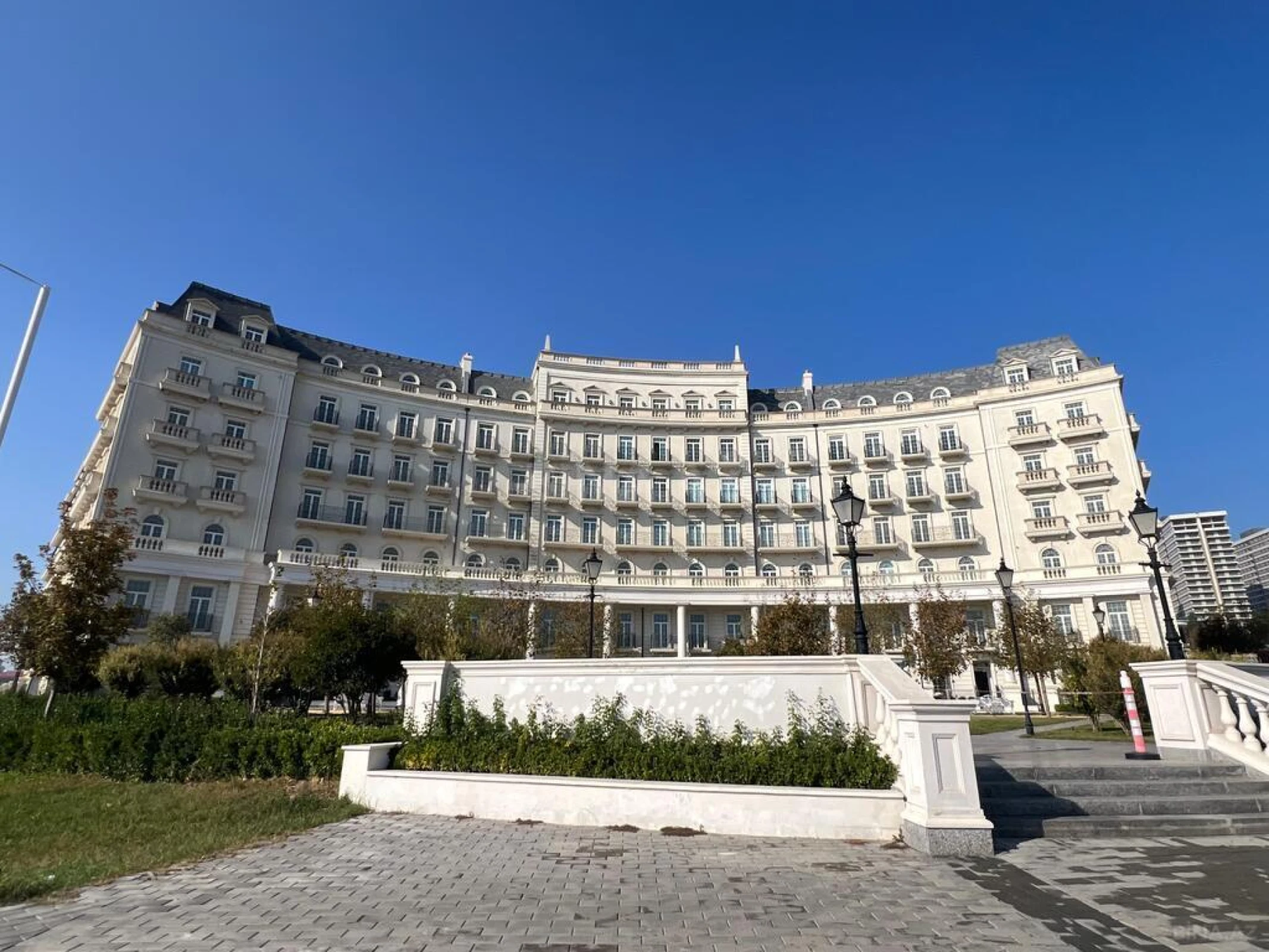 Kirayə verilir 4 otaqlı mənzil 168 m²