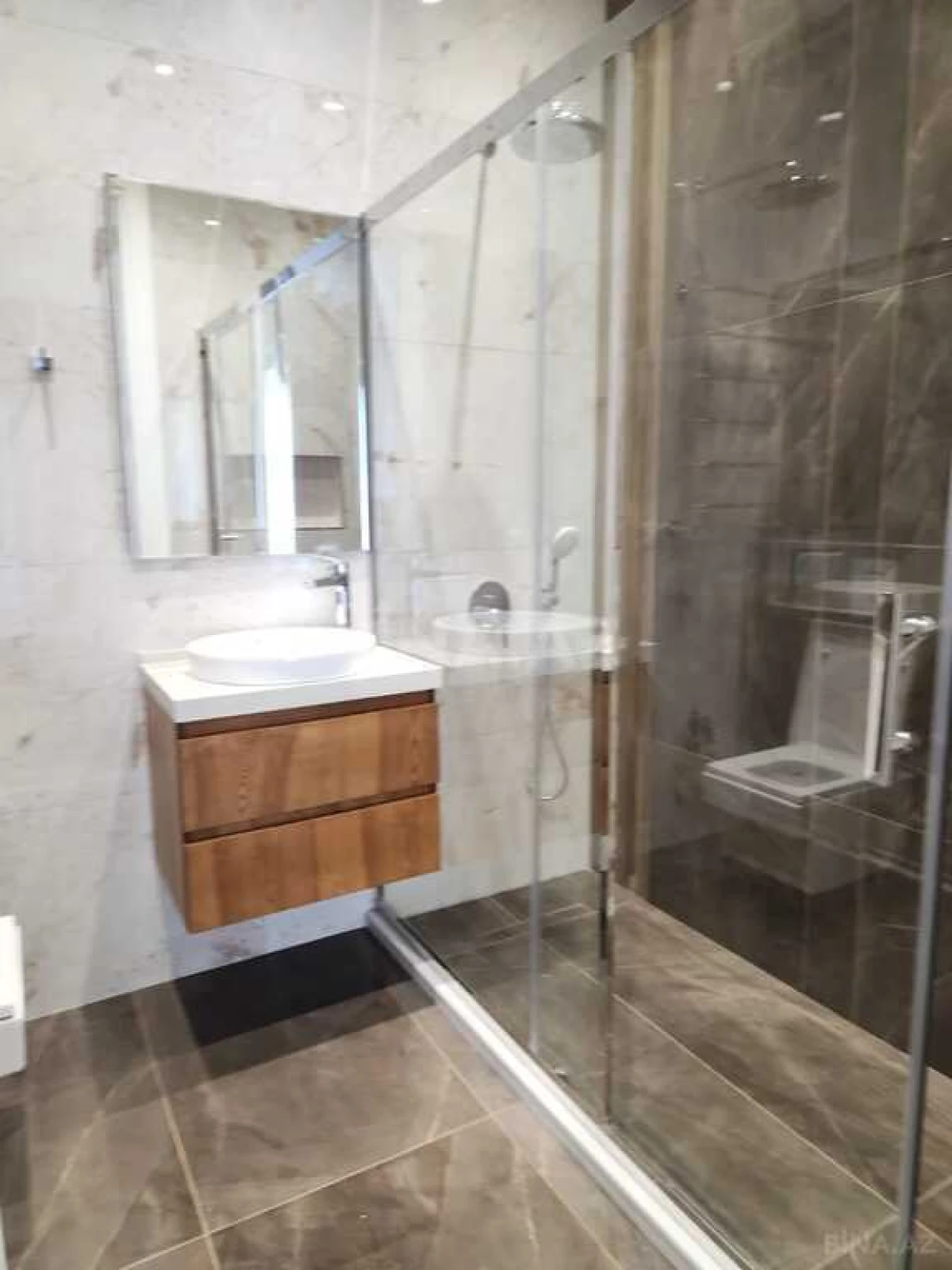 Kirayə verilir 4 otaqlı mənzil 168 m²