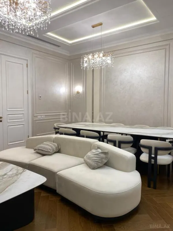 Kirayə verilir 4 otaqlı mənzil 168 m²