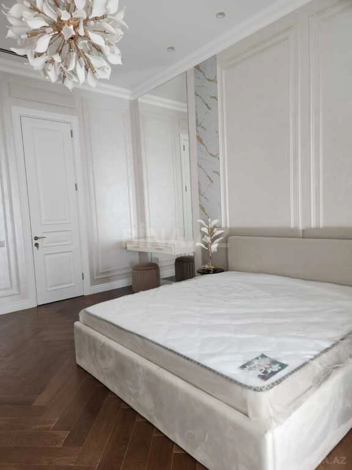 Kirayə verilir 4 otaqlı mənzil 168 m²