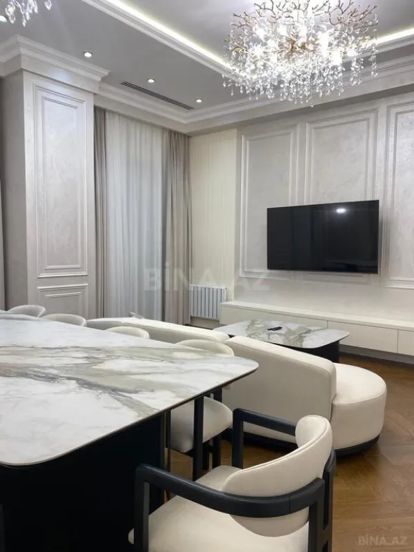 Kirayə verilir 4 otaqlı mənzil 168 m²