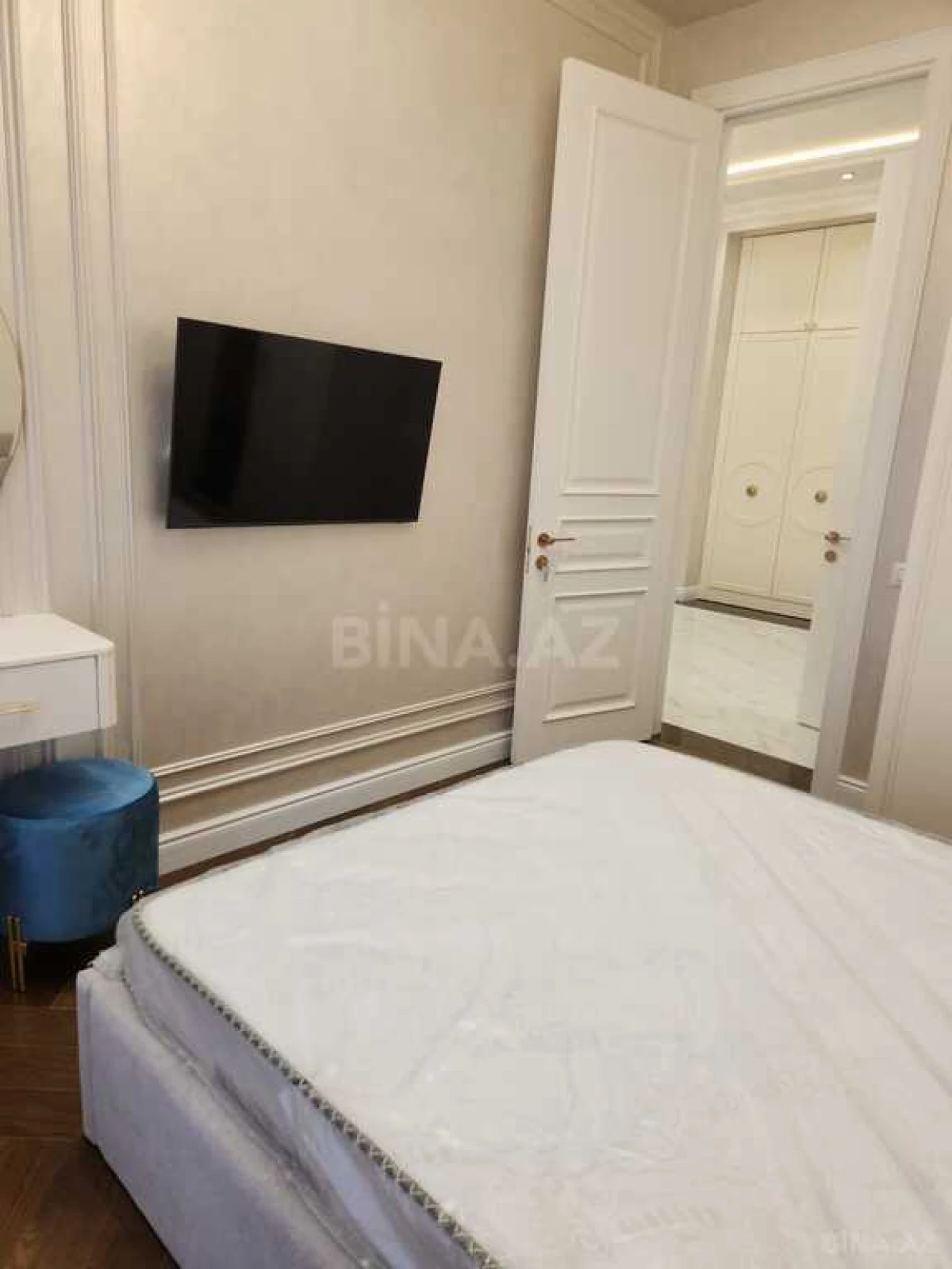 Kirayə verilir 4 otaqlı mənzil 168 m²