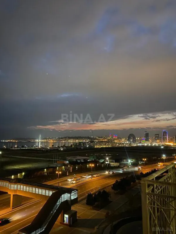 Kirayə verilir 4 otaqlı mənzil 168 m²