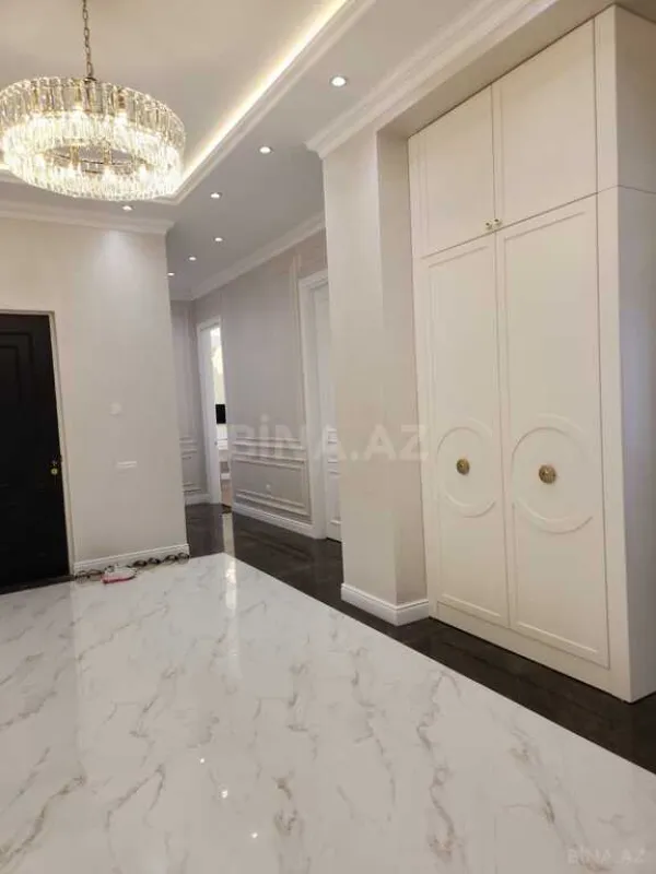Kirayə verilir 4 otaqlı mənzil 168 m²