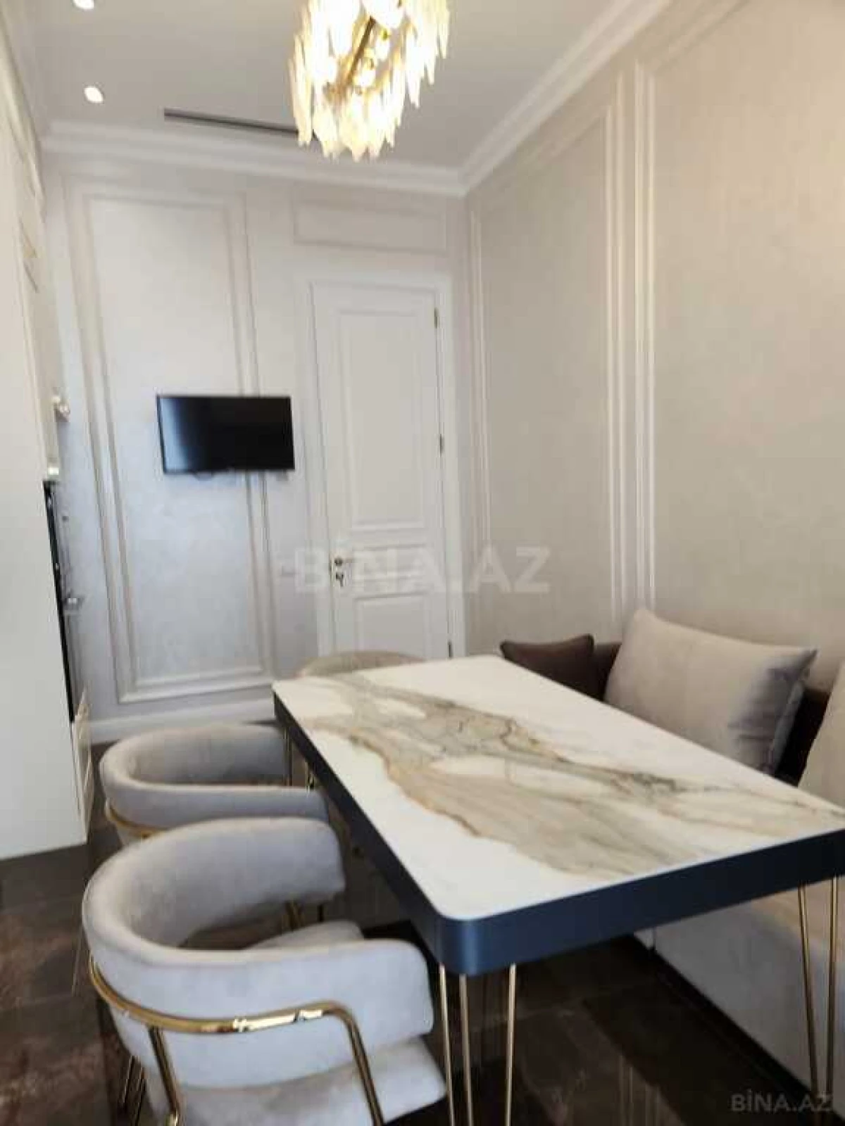 Kirayə verilir 4 otaqlı mənzil 168 m²