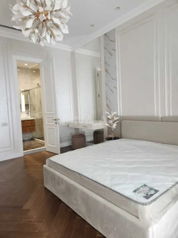 Kirayə verilir 4 otaqlı mənzil 168 m²