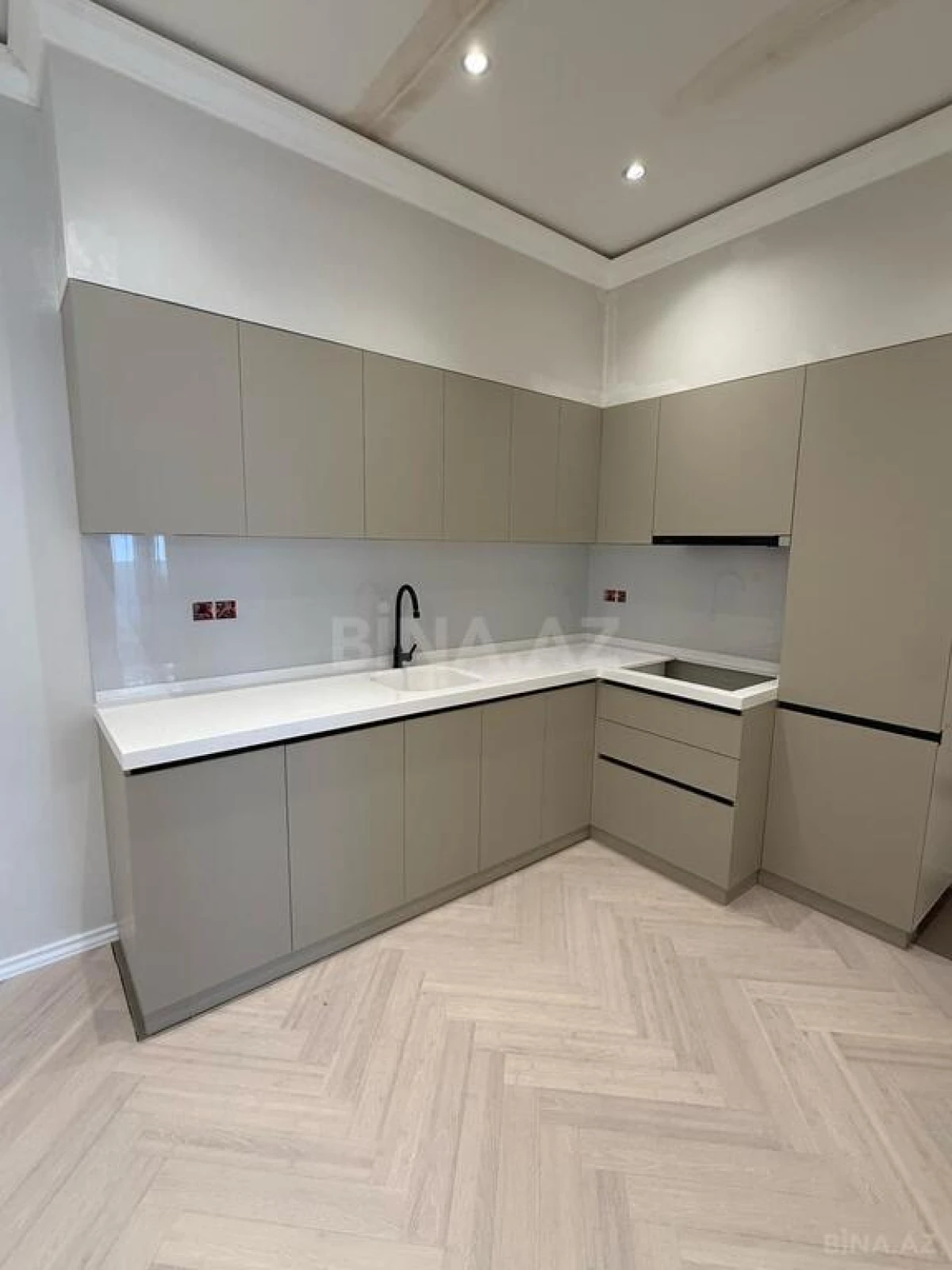 Satılır 2 otaqlı mənzil 77.2 m²