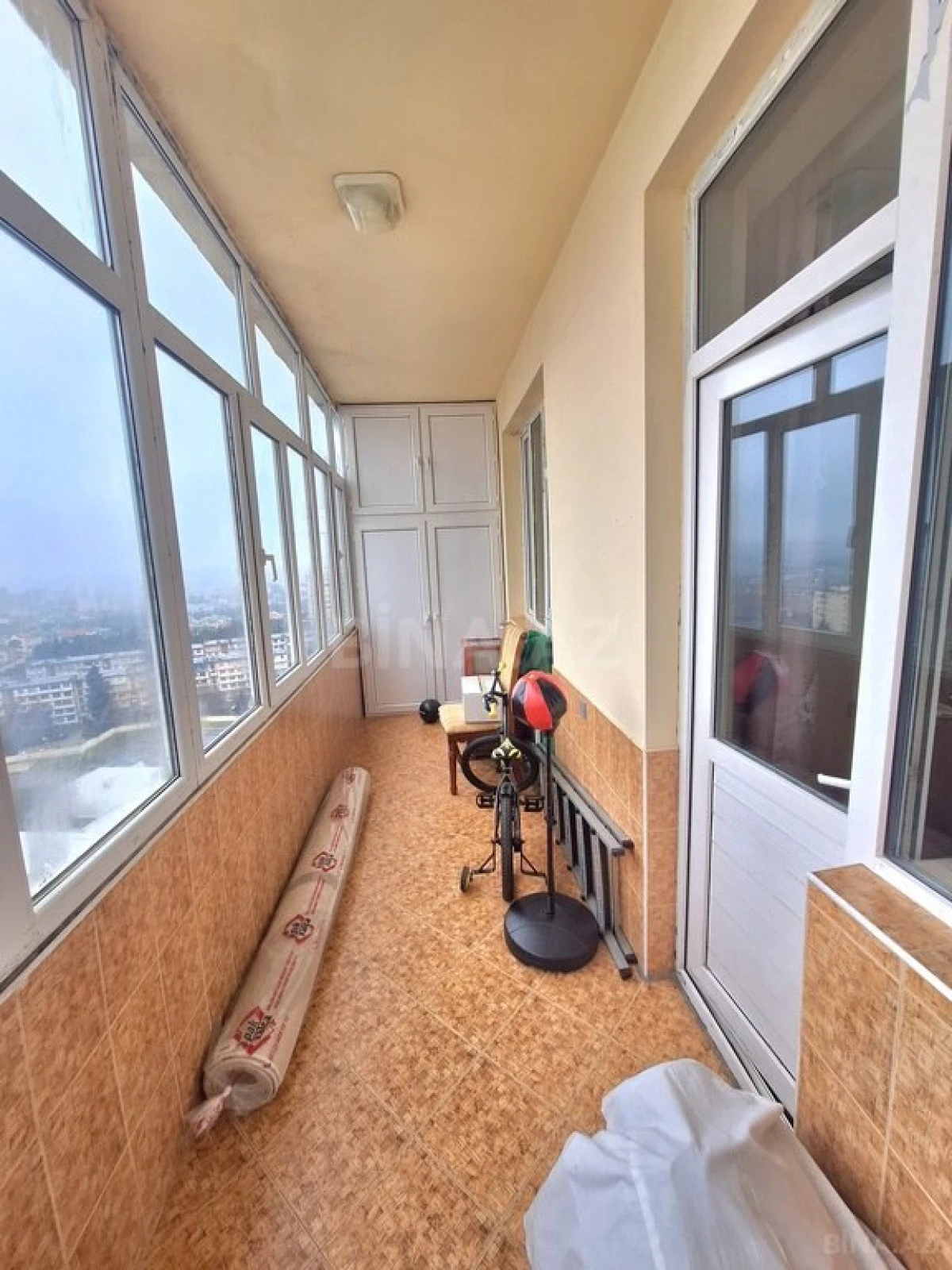 Satılır 3 otaqlı mənzil 107 m²