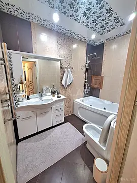 Satılır 3 otaqlı mənzil 107 m²