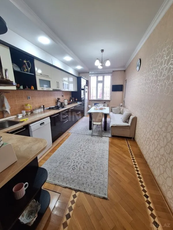 Satılır 3 otaqlı mənzil 107 m²