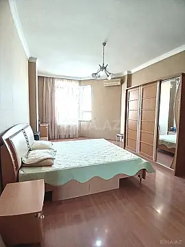 Satılır 4 otaqlı mənzil 220 m²