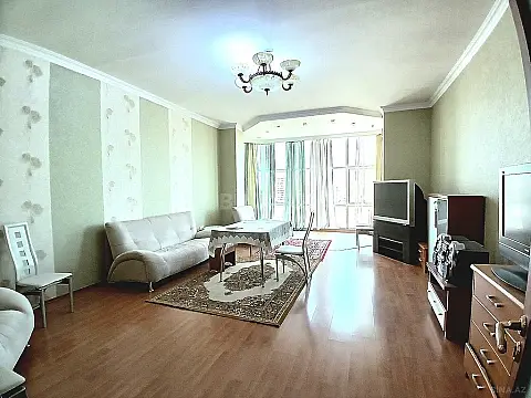 Satılır 4 otaqlı mənzil 220 m²