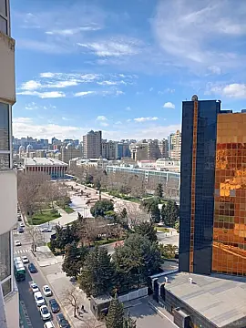 Satılır 4 otaqlı mənzil 220 m² — Bakı 4 otaq 220.00 m²