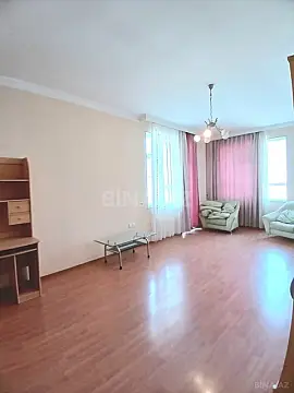 Satılır 4 otaqlı mənzil 220 m²