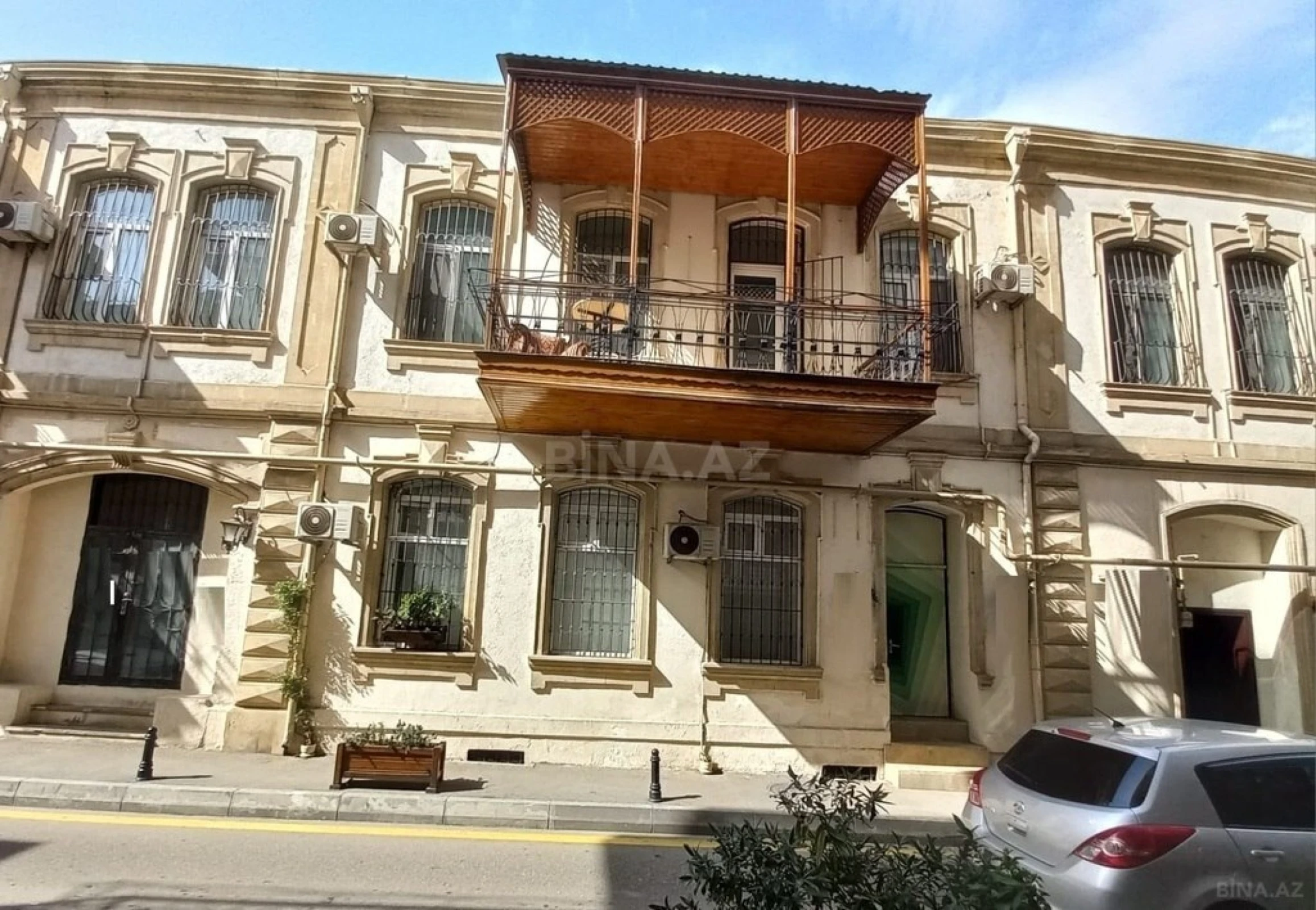 Satılır obyekt 240 m²