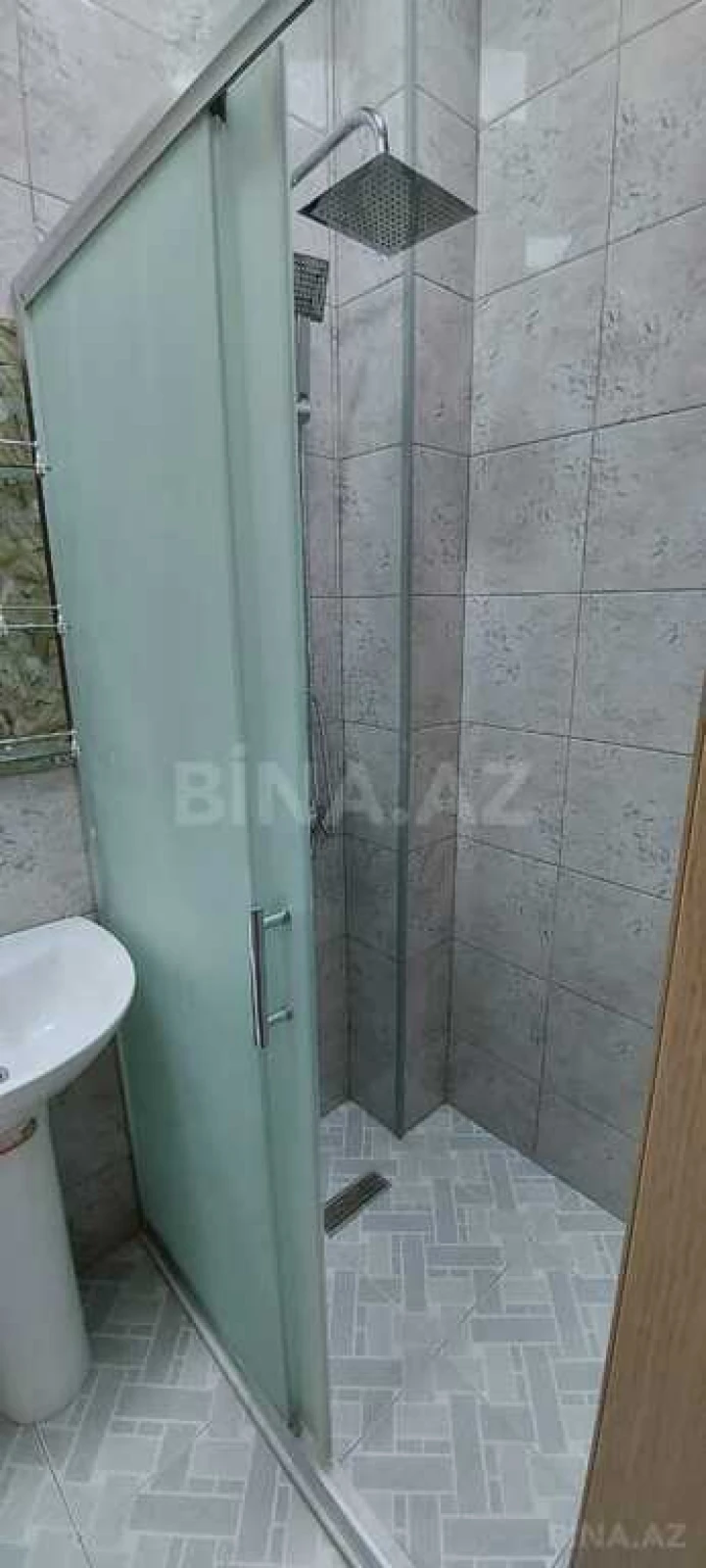 Satılır obyekt 240 m²