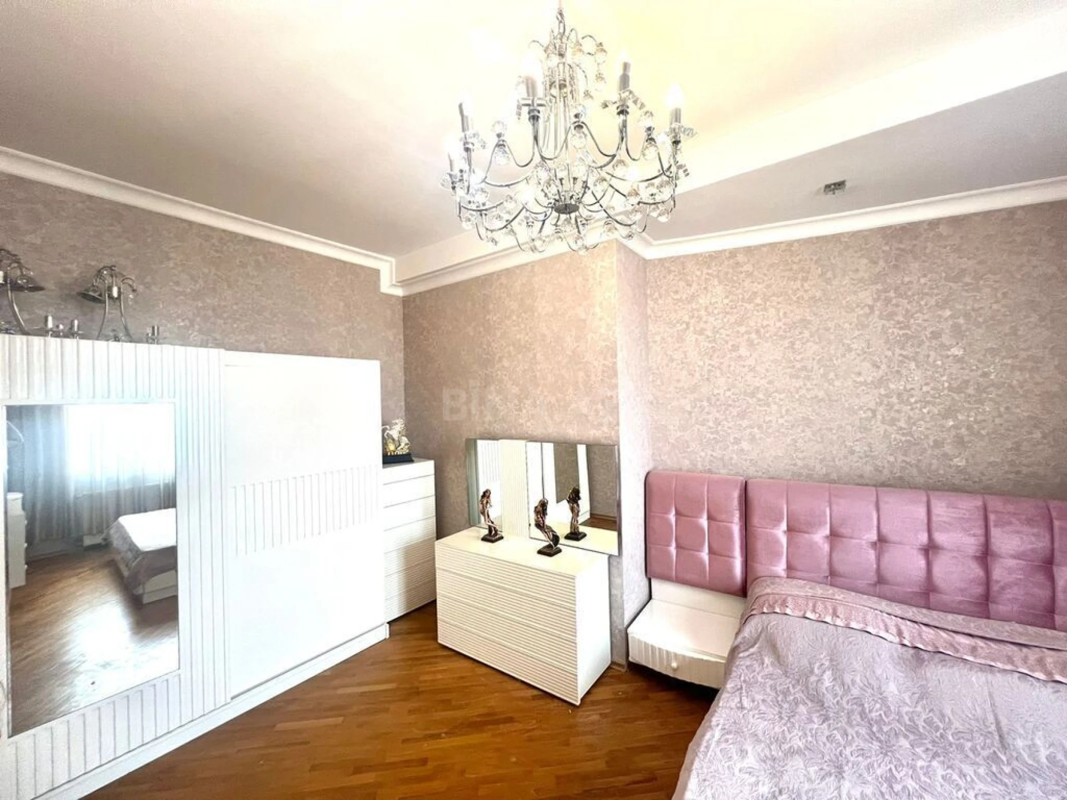 Satılır 2 otaqlı mənzil 70 m²